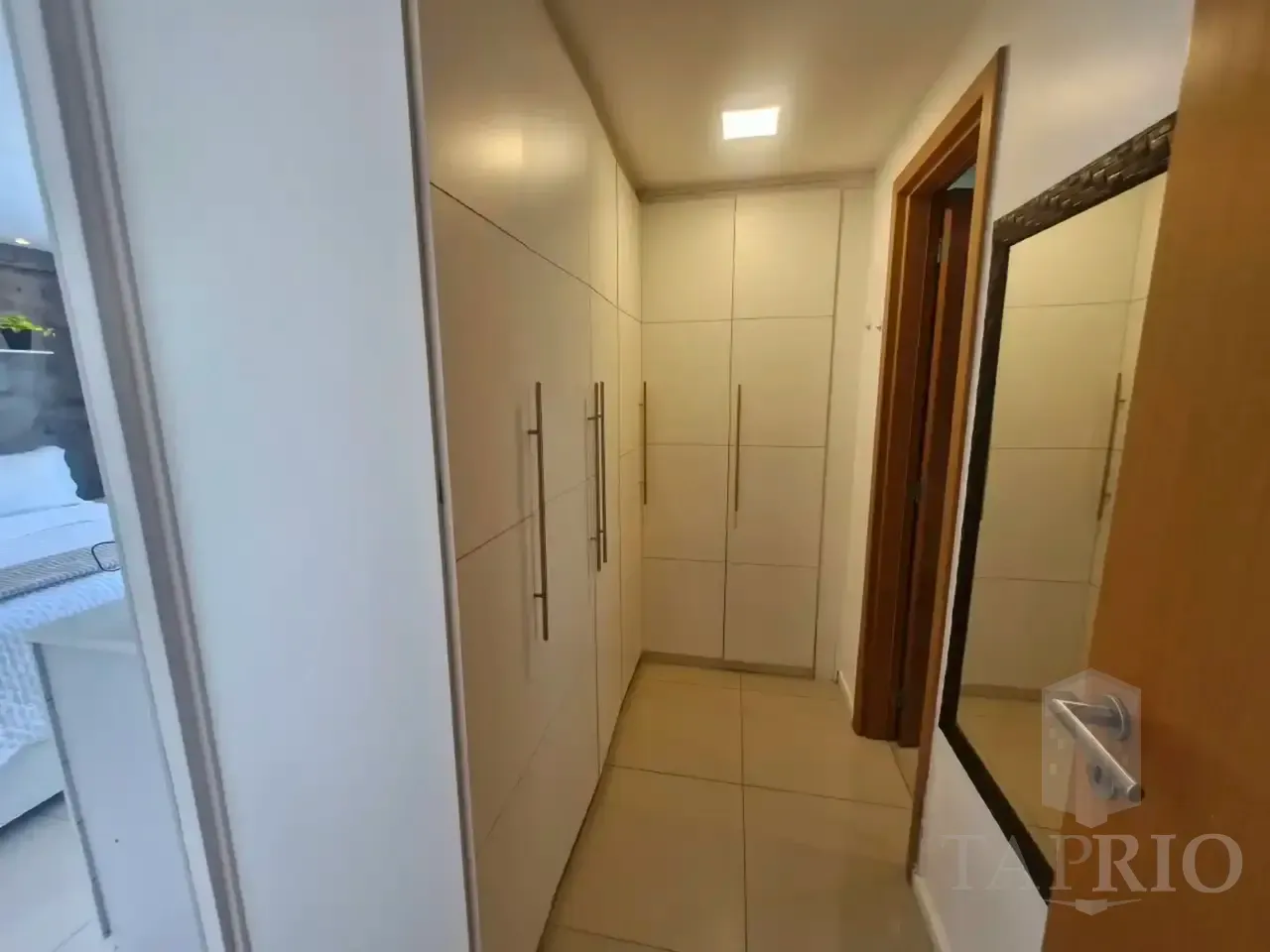 Apartment on the 3rd floor with a glass-enclosed balcony — photo 3