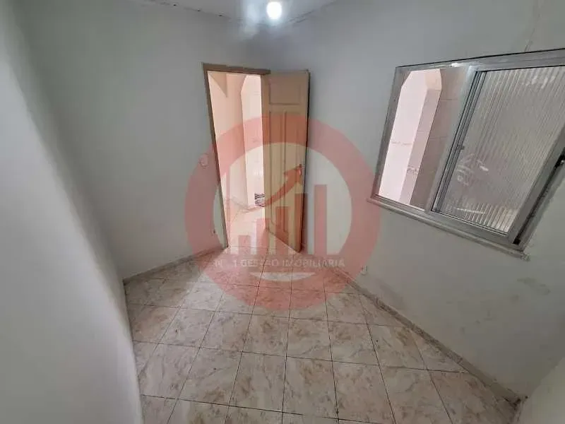 2-bedroom, 1-bath rental with no parking space — photo 7