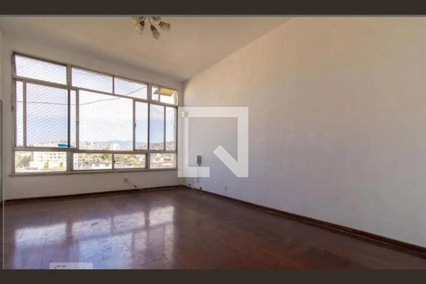2-bedroom apartment with wood or laminate floors — photo 5