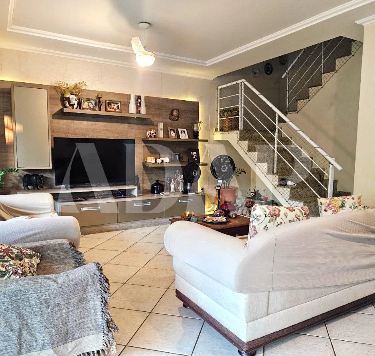 Unfurnished 254 m² house with a built-in balcony grill — photo 6
