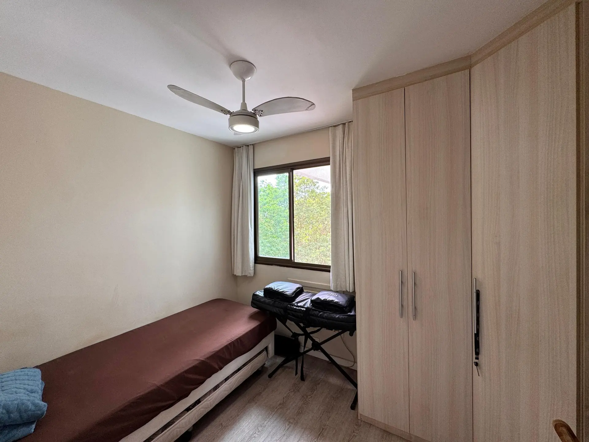 Glass-enclosed balcony in a 3-bedroom apartment, 96 m² — photo 29