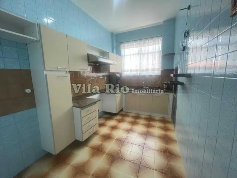 Apartamento sem mobília com 3 quartos e banheiro com box de vidro — photo 2