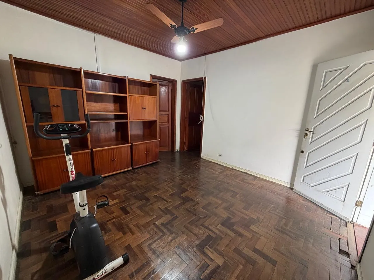 2-bedroom house with wood or laminate floors — photo 7