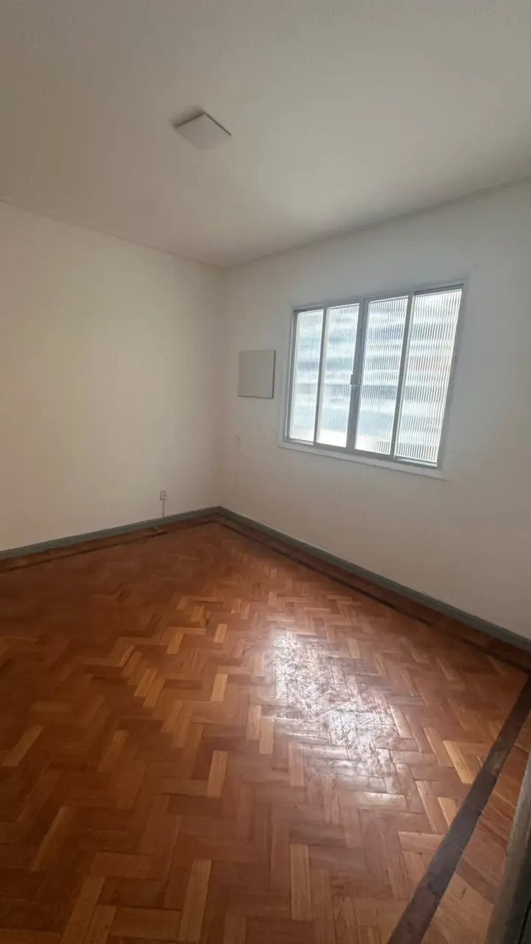 Departamento de 1 dormitorio con piso de madera o laminado — photo 6