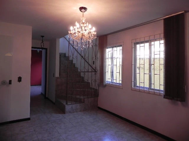 223 m² house with a bathtub and a glass-enclosed balcony — photo 17