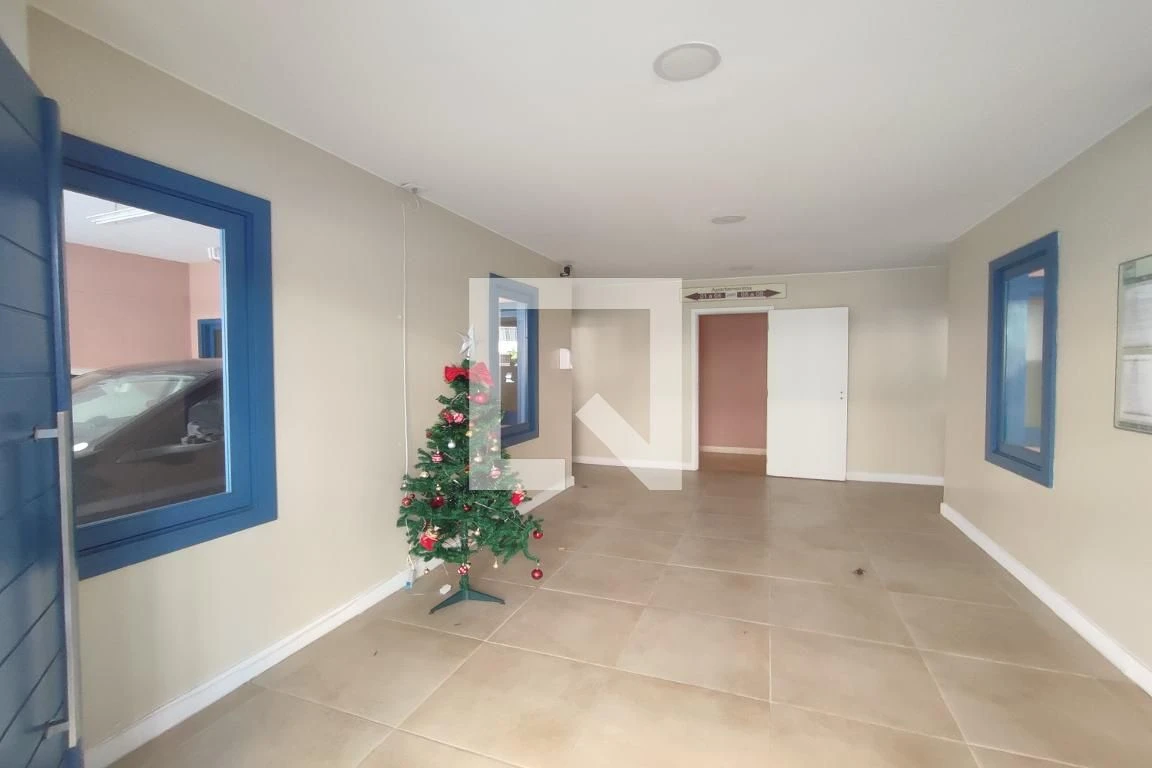 Apartamento de 89 m² com janelas do piso ao teto e closet — photo 75