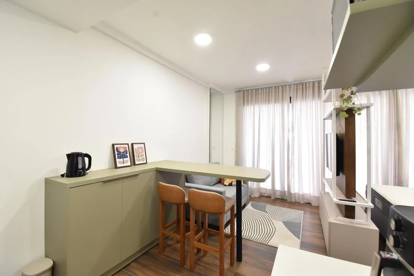 Furnished studio with 1 bedroom and a balcony — photo 6