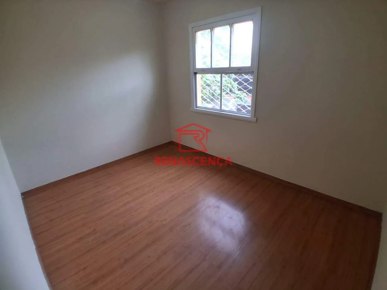 House, 200 m², with wood or laminate floors — photo 27