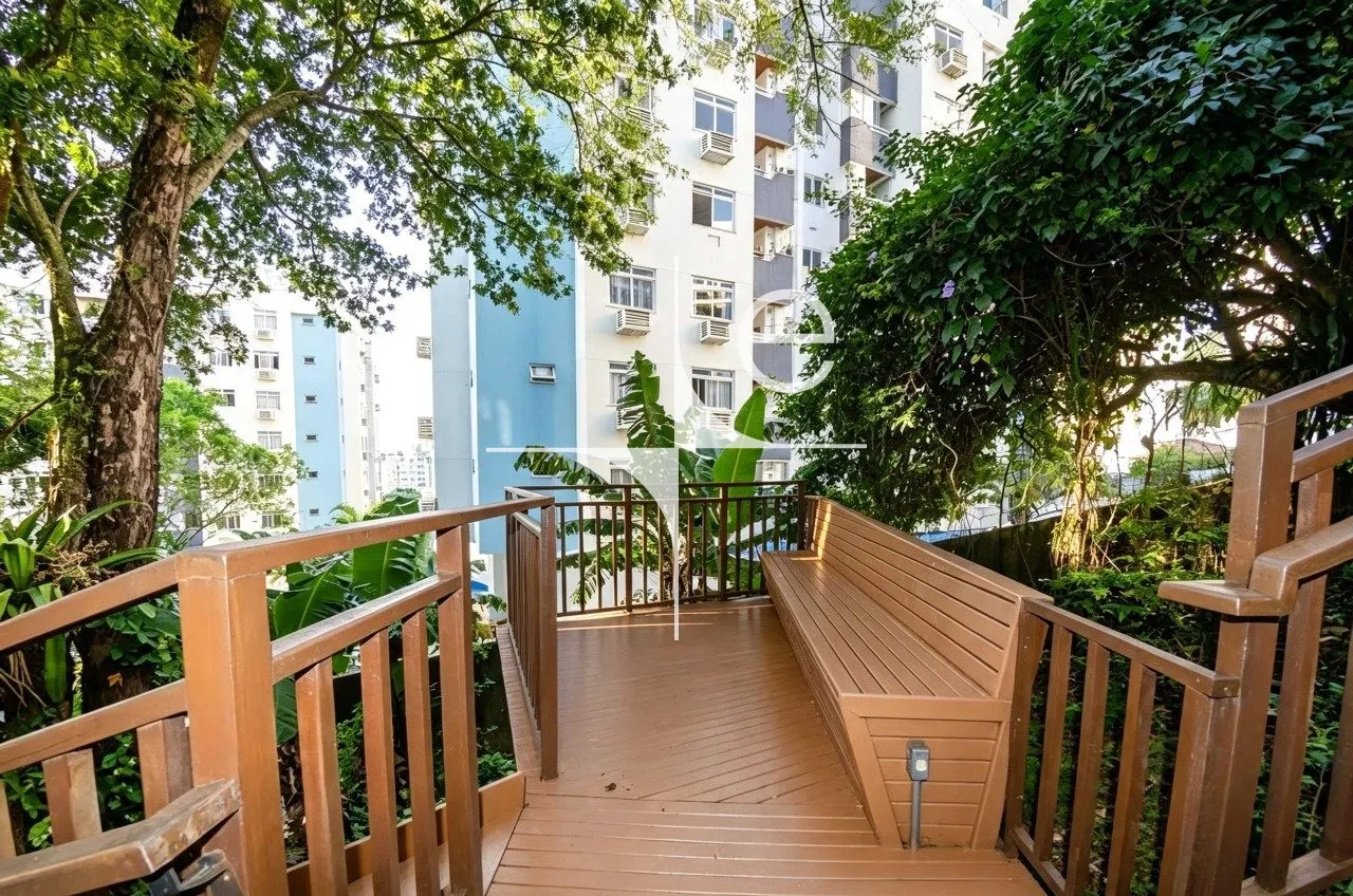 Furnished apartment, 85 m², with a glass-enclosed balcony — photo 32