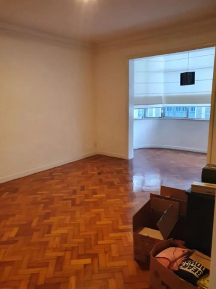 Walk-in closet in a 3-bedroom apartment, 148 m² — photo 9