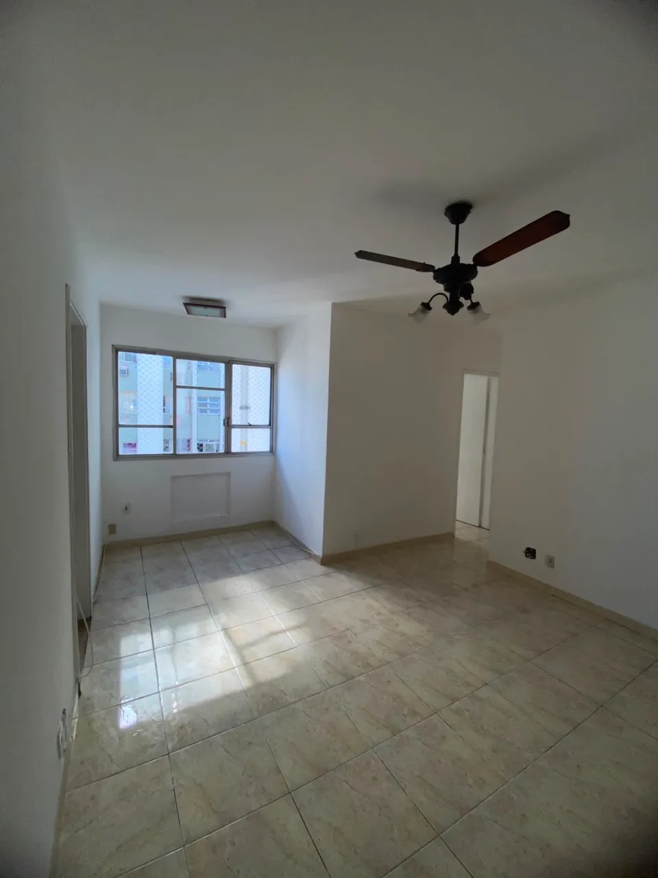 Rental apartment with 2 bedrooms and 1 bathroom, no parking