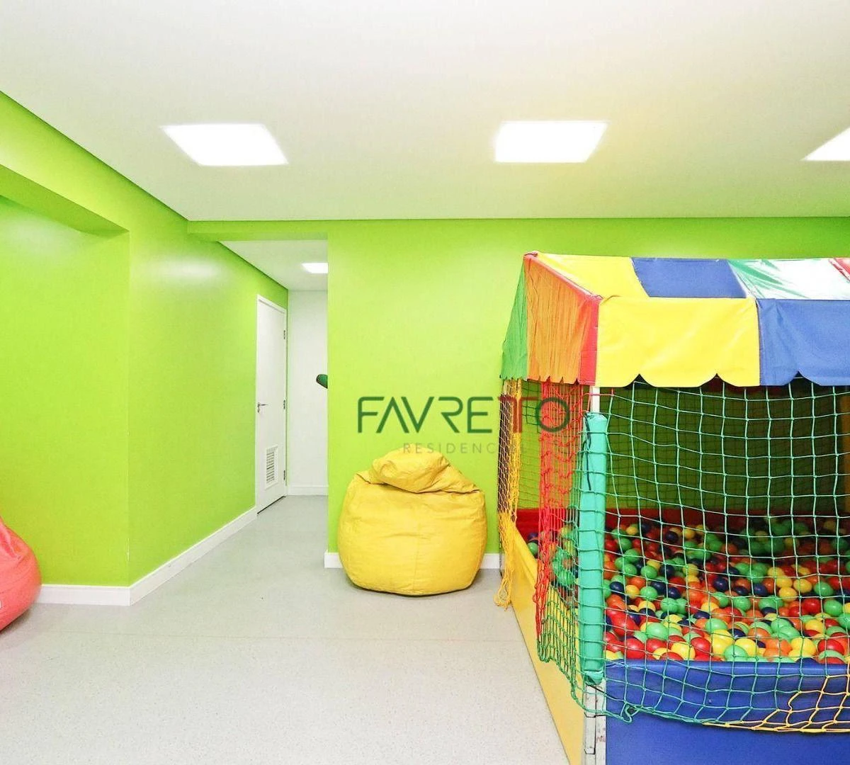 One-bedroom apartment in a building with a pool — photo 47