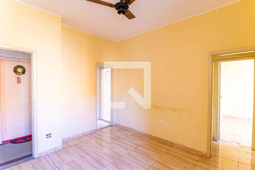 Rental apartment with 2 bedrooms and a laundry utility sink — photo 23