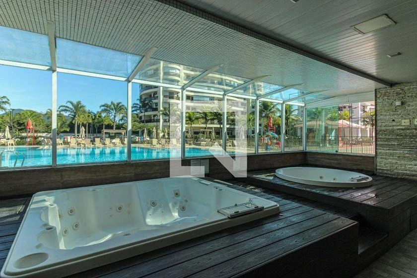 3-bedroom apartment with a glass-enclosed balcony — photo 47