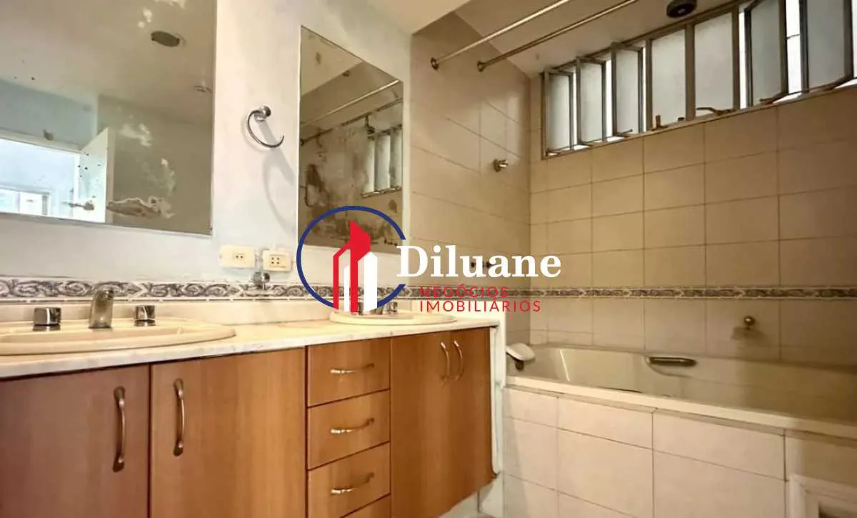 Furnished apartment with 4 bedrooms and 5 bathrooms — photo 30