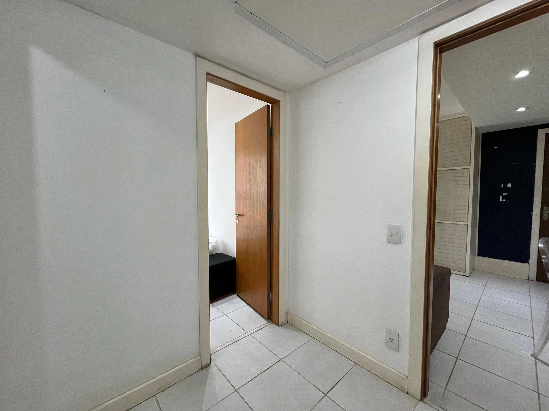 One-bedroom apartment with a washing machine — photo 16