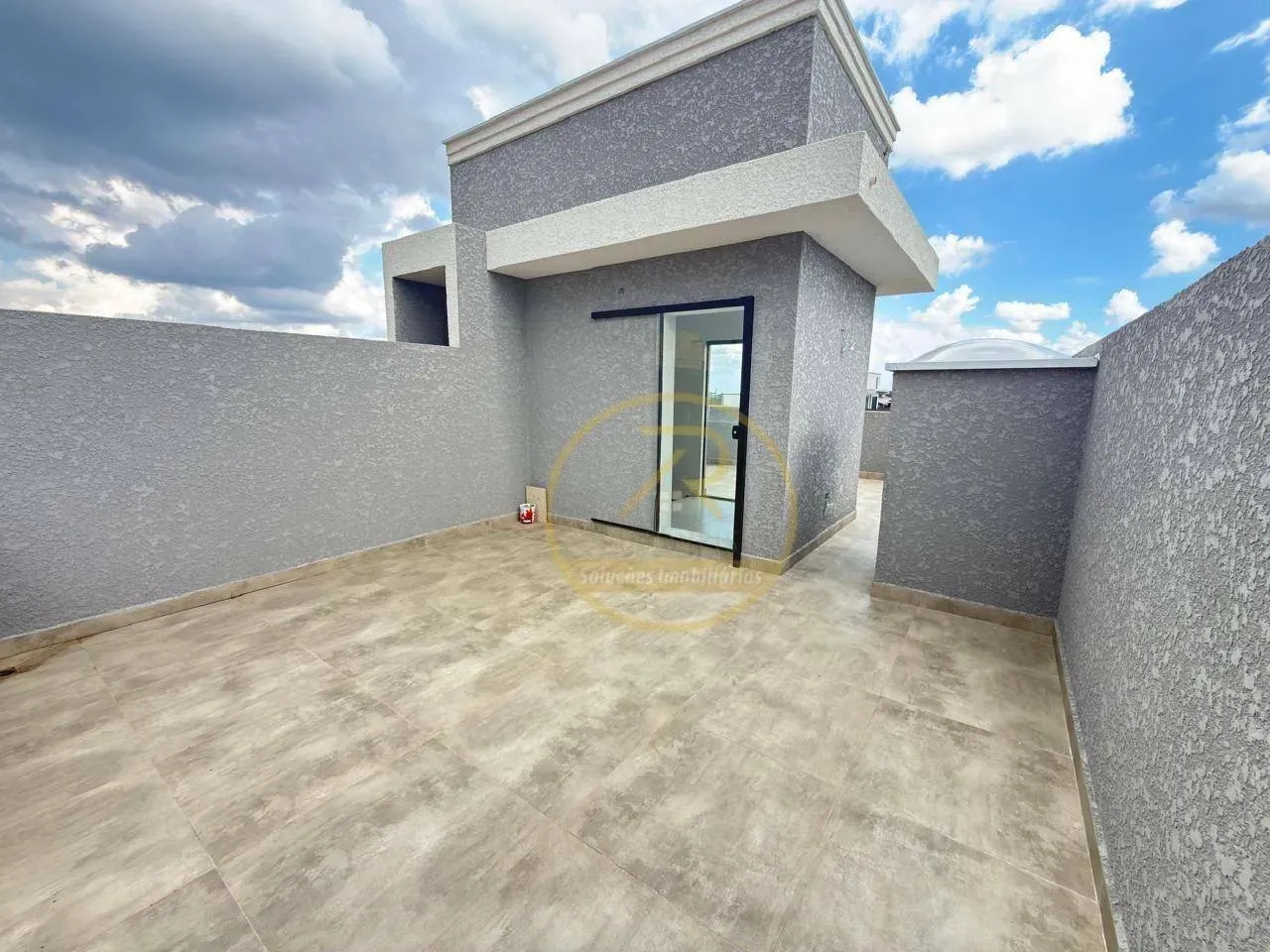 House 100 m² with 3 bedrooms and 2 parking spots — photo 35