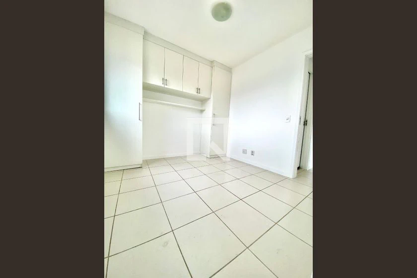 Apartamento de 2 quartos em condomínio com piscina — photo 4