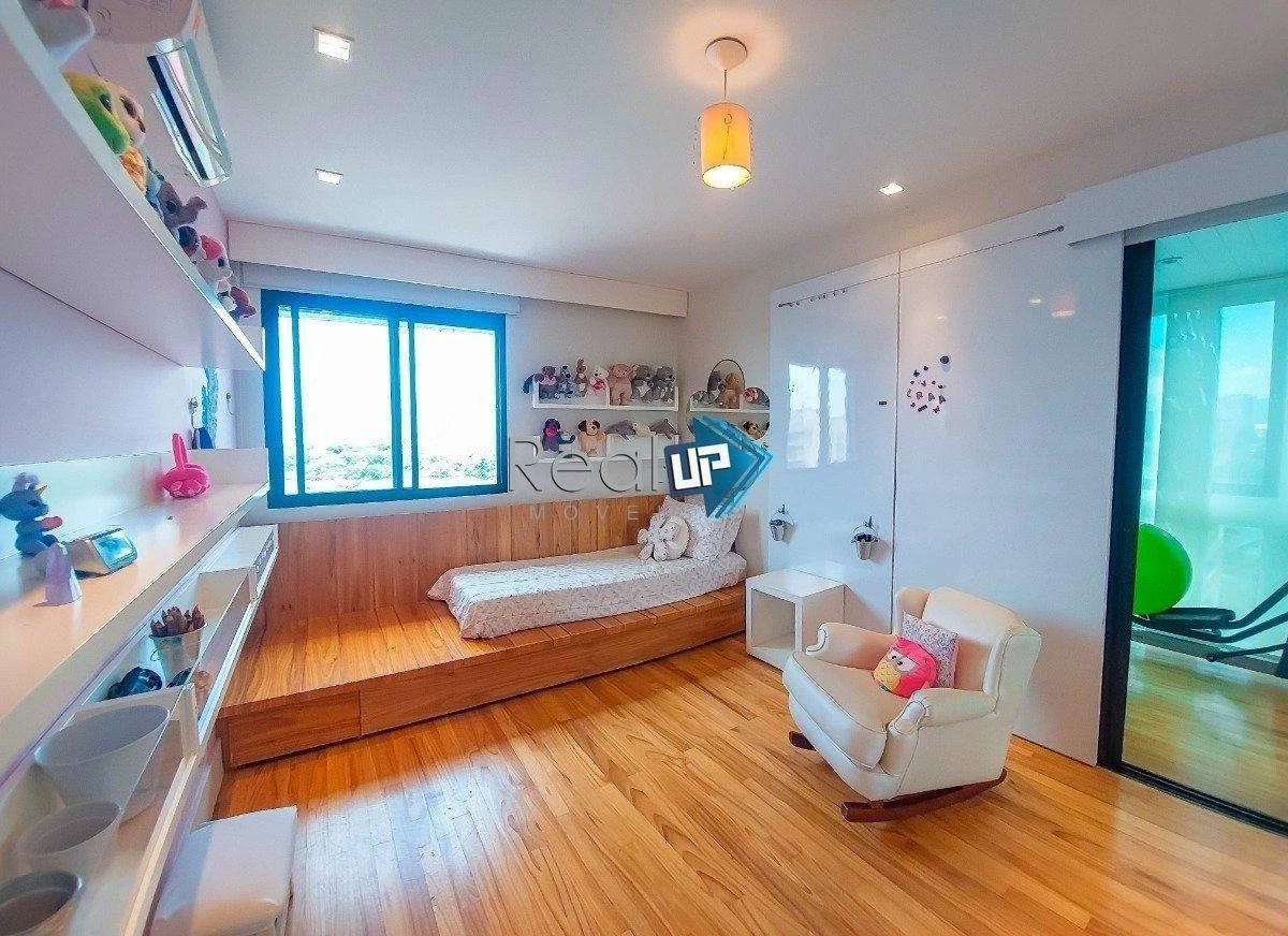 429 m² apartment with 5 bedrooms and 3 parking spots — photo 13