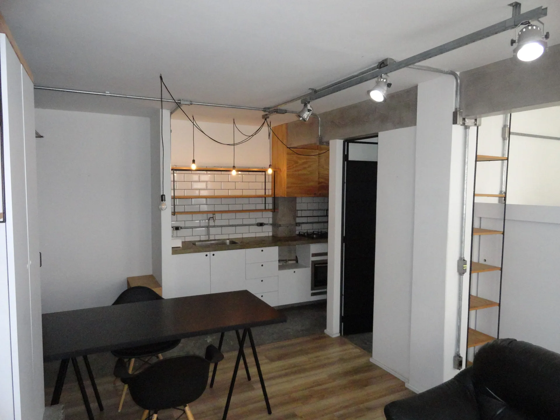 One-bedroom apartment with a home office — photo 2