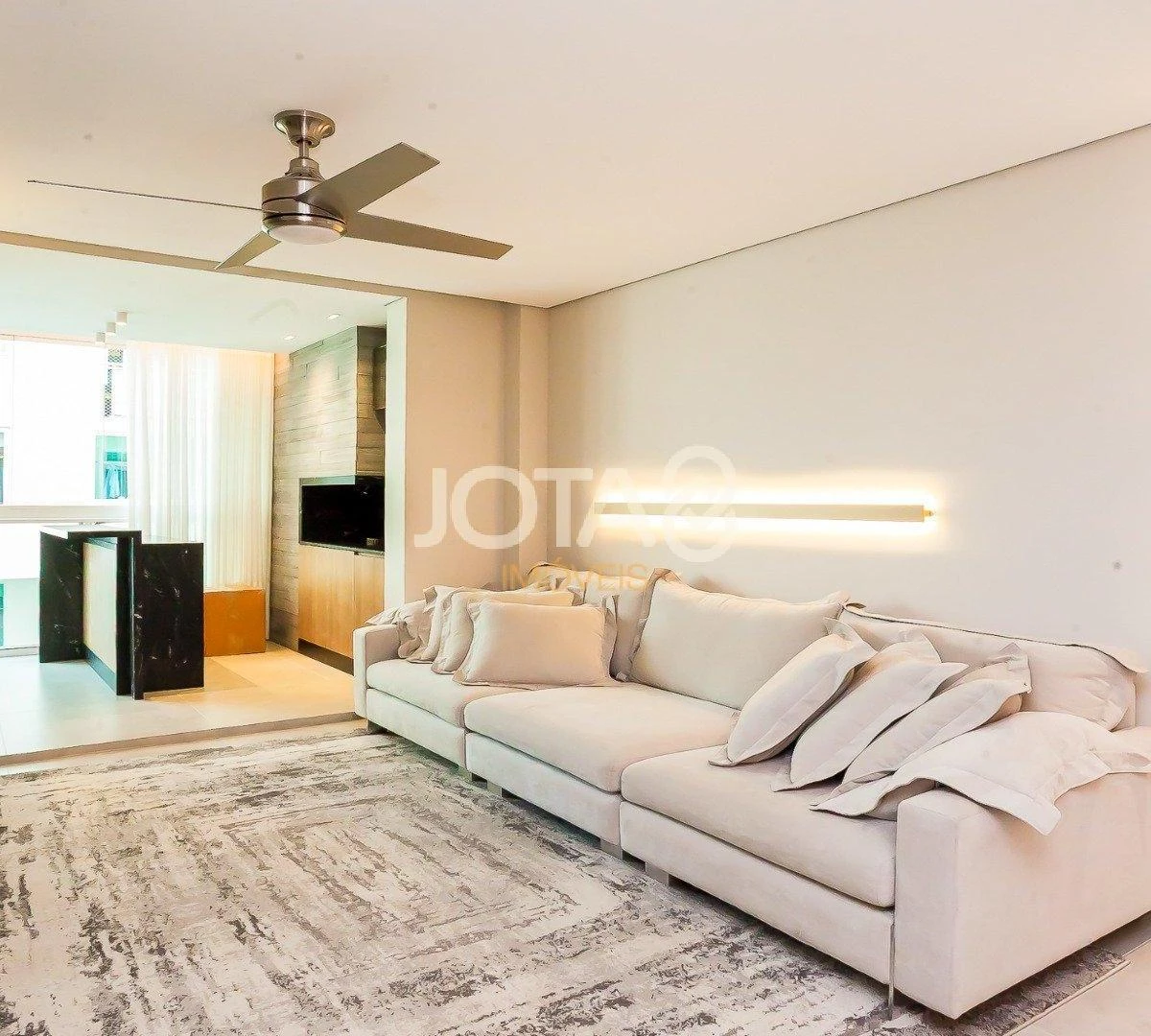 Furnished 3-bedroom apartment with 201 m² — photo 4