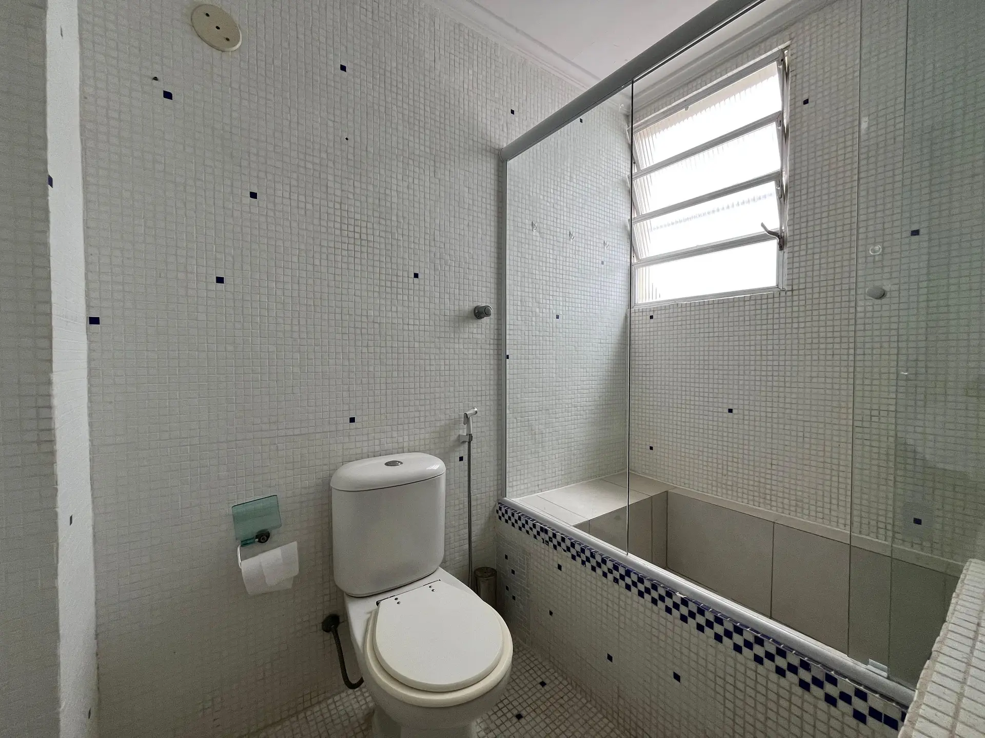 Bathtub in a 2-bedroom apartment, 170 m² — photo 23