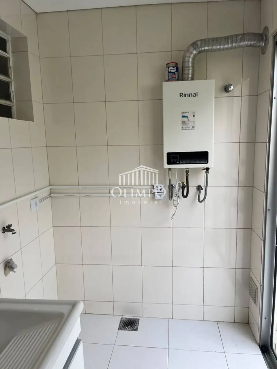 3-bedroom house with a walk-in closet in Curitiba — photo 15