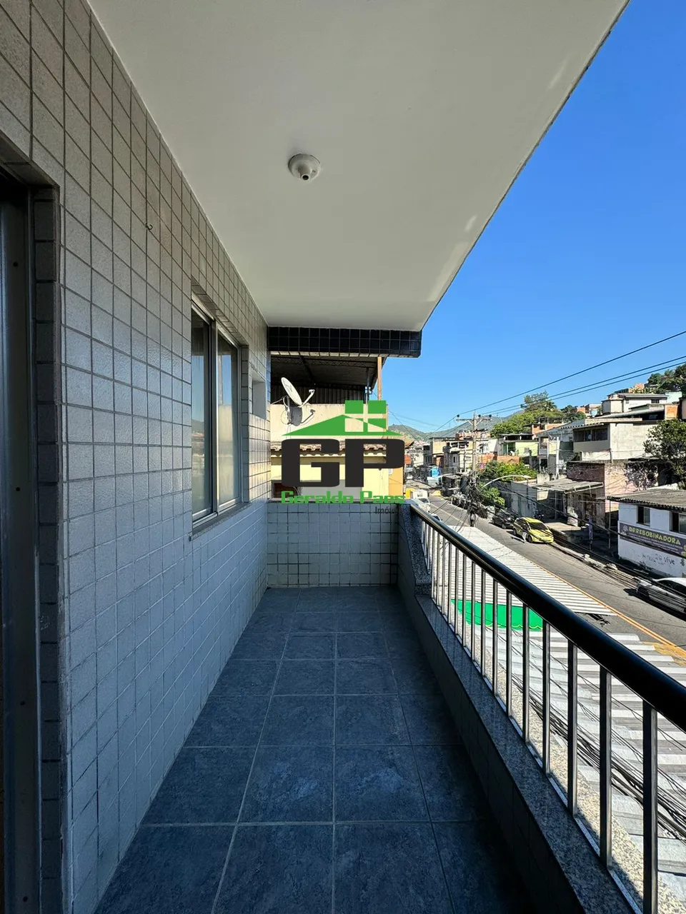 1-bedroom apartment with open-plan kitchen and balcony — photo 3