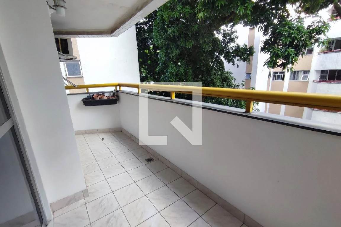 Furnished 2-bedroom apartment with open-plan kitchen — photo 11