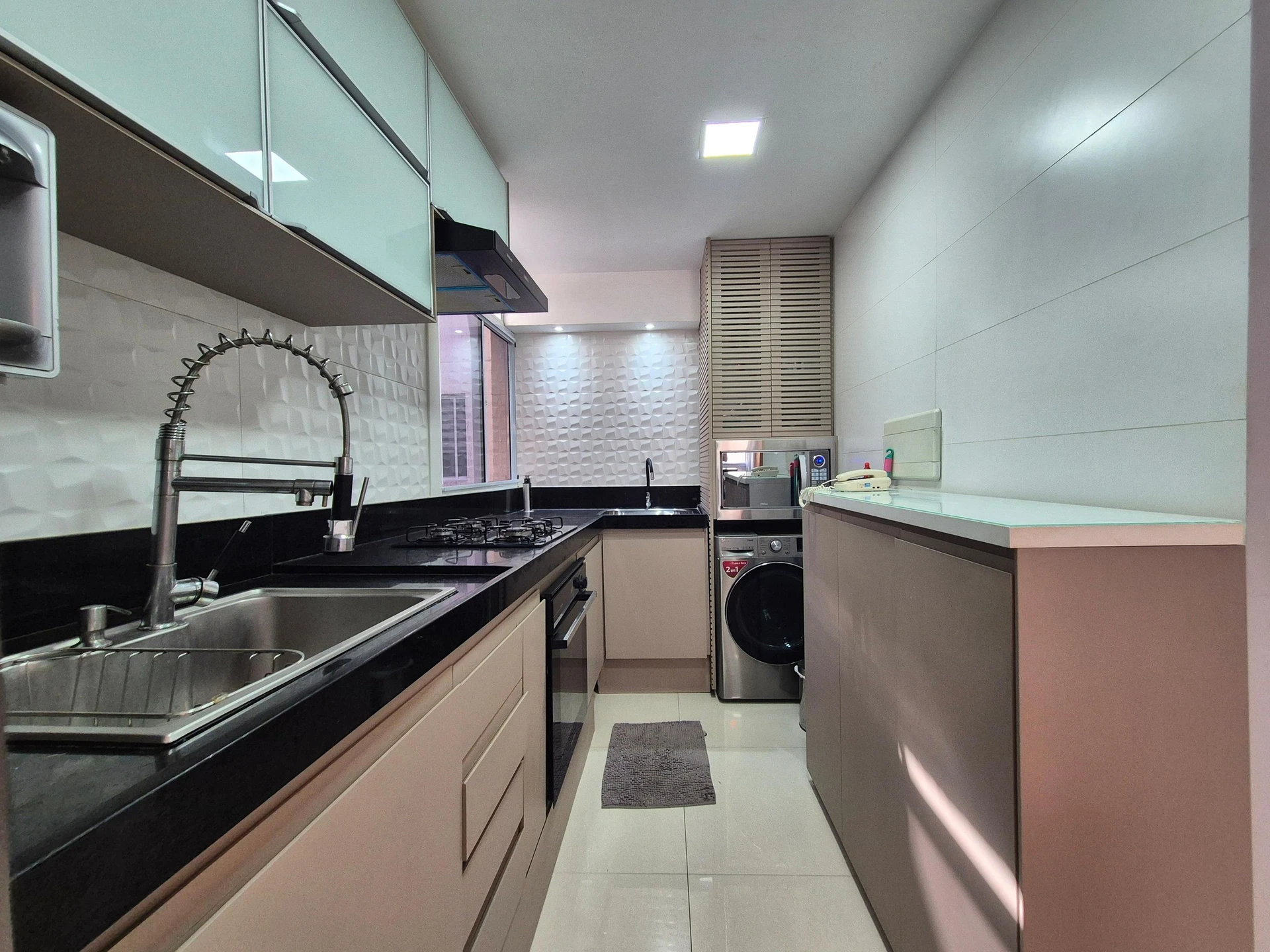 Furnished apartment with 2 bedrooms and 1 parking spot — photo 2