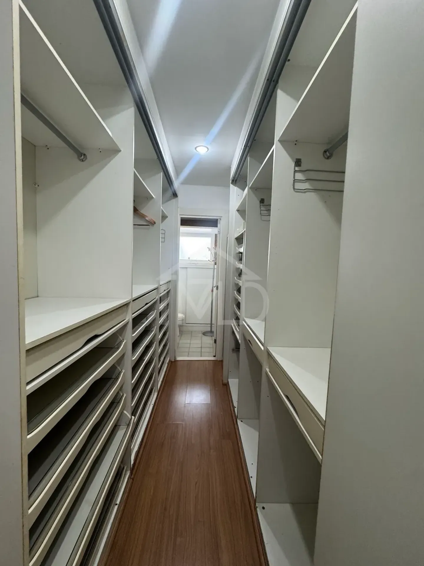 Furnished house with 4 en-suite bedrooms and open kitchen — photo 40