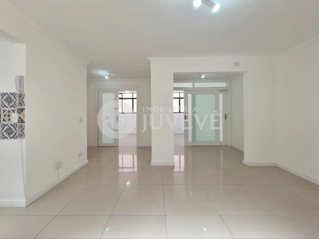 3-bedroom apartment in a building with a pool — photo 23