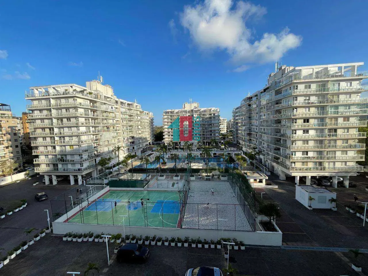 Furnished apartment, 91 m², with a glass-enclosed balcony — photo 4