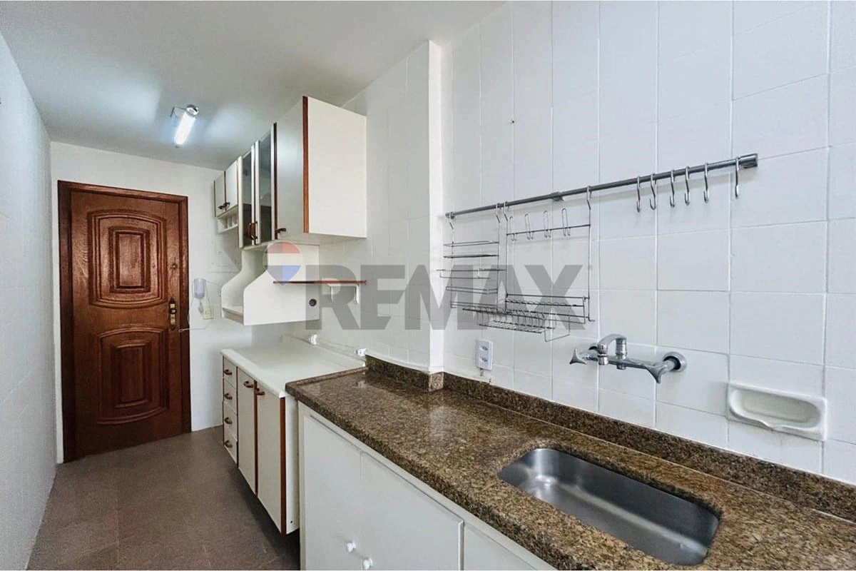One-bedroom apartment in a building with a sauna — photo 28