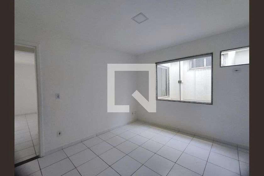 Apartamento de 1 dormitorio con balcón y cocina abierta — photo 15