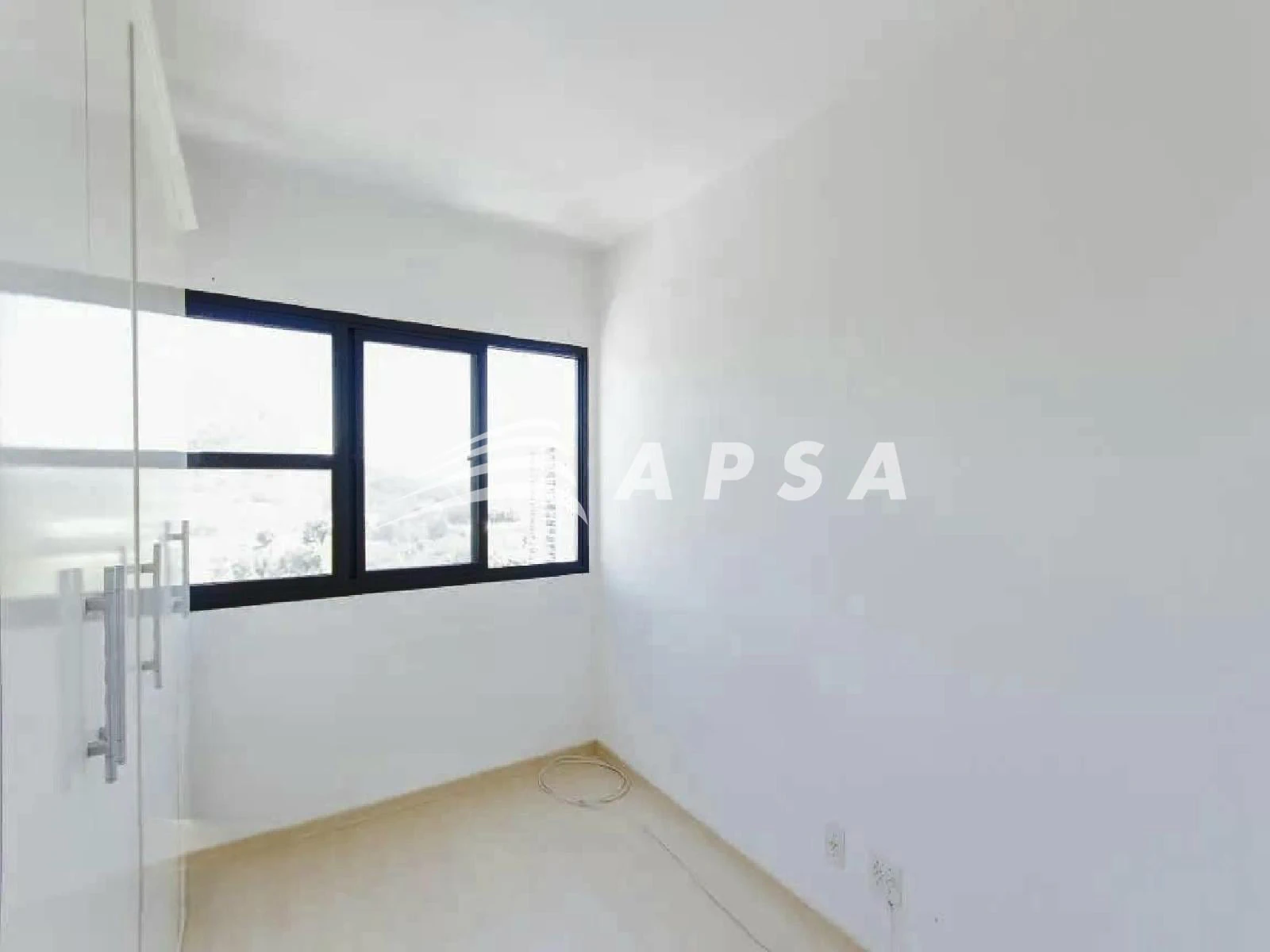 Unfurnished 2-bedroom apartment with a private BBQ — photo 10