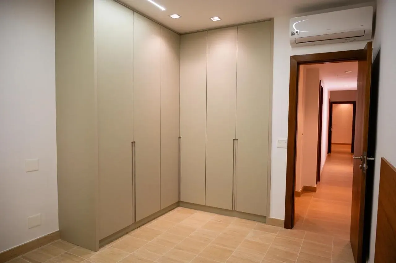 5-bedroom apartment, 1 with its own bathroom, 218 m² — photo 4