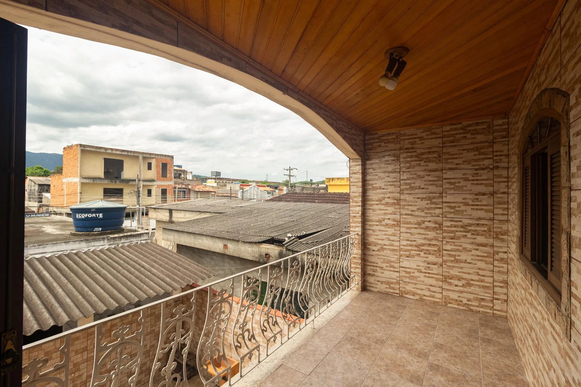 250 m² house with a garden and a mountain view — photo 10