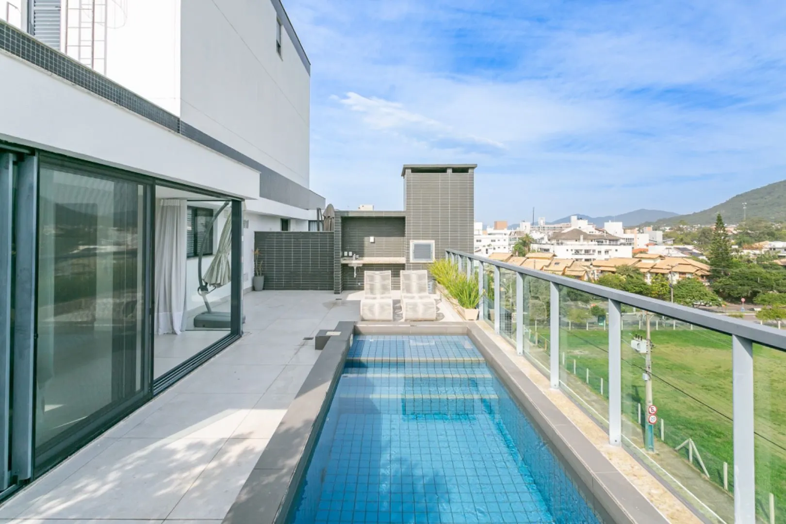 Penthouse with 2 en-suite bedrooms, 180 m² and 2 parking — photo 7