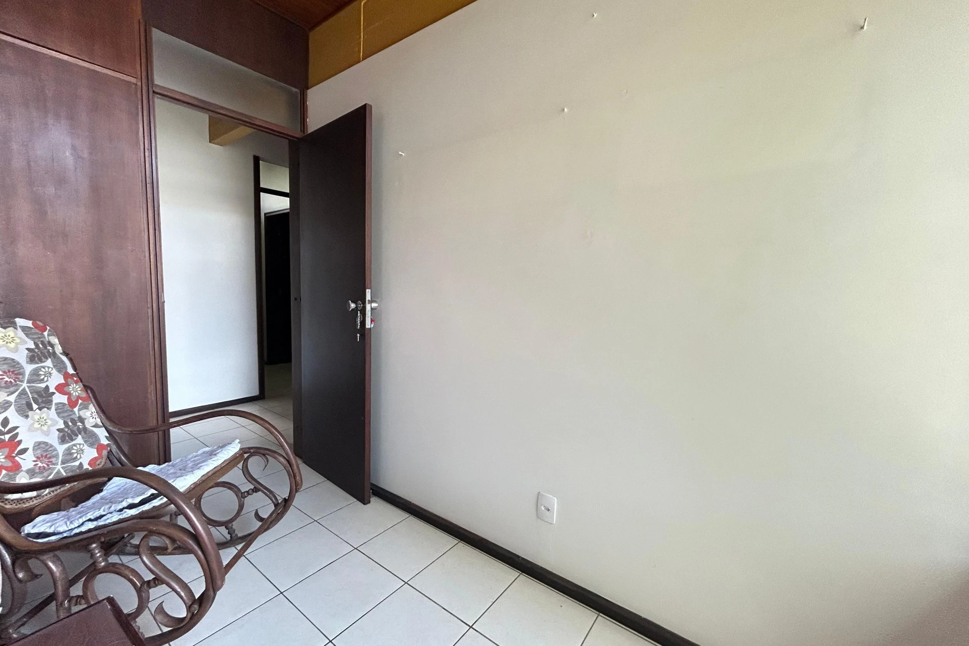300 m² house with a jacuzzi and a bathtub — photo 42