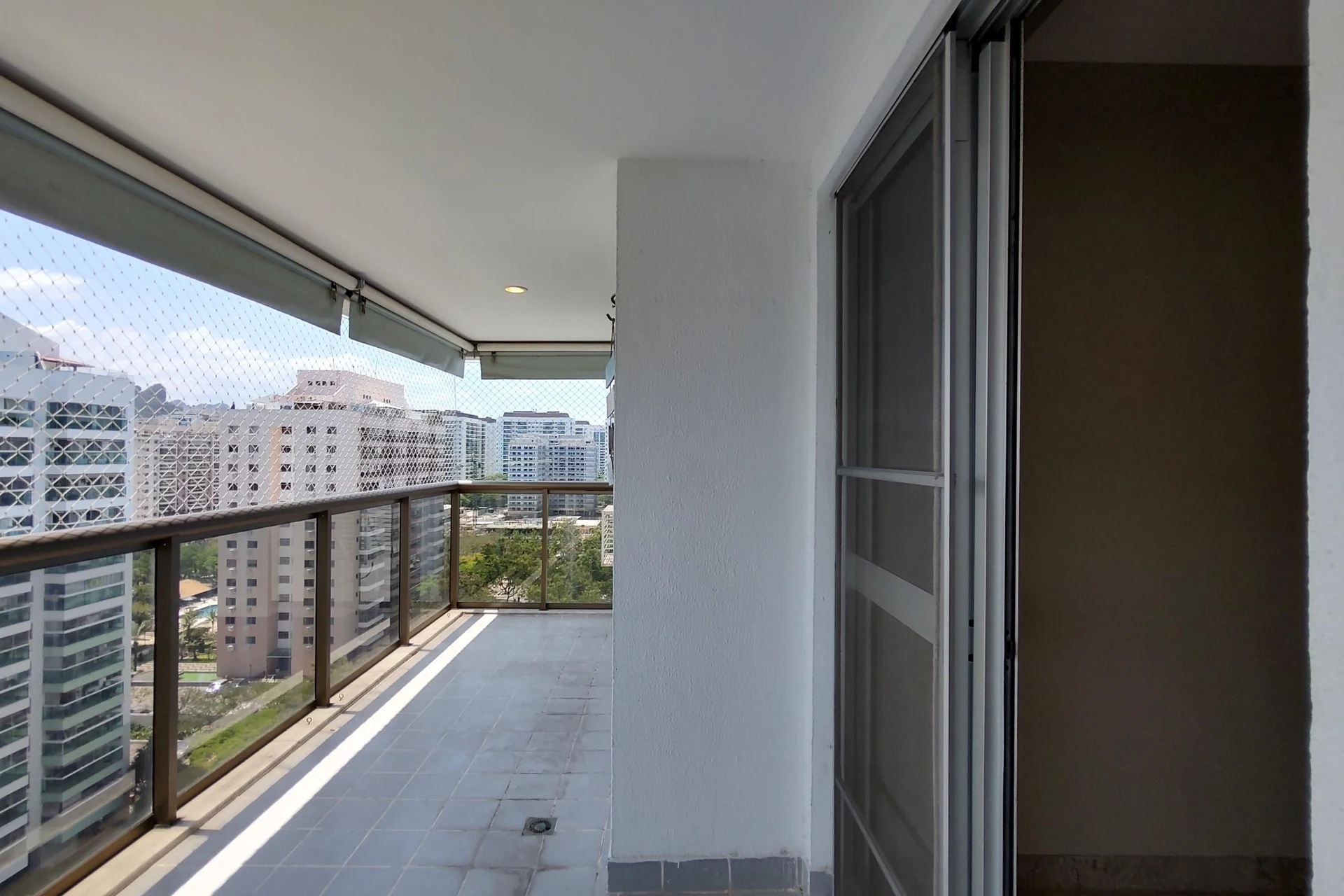 99 m² apartment with a water view and a washing machine