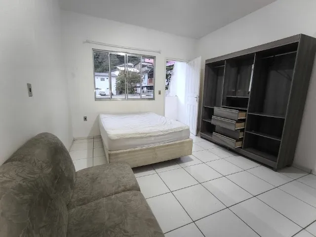 One-bedroom apartment with a washing machine