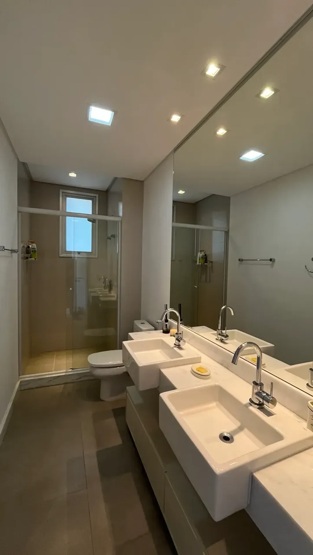 Furnished apartment with 3 en-suite suites — photo 33