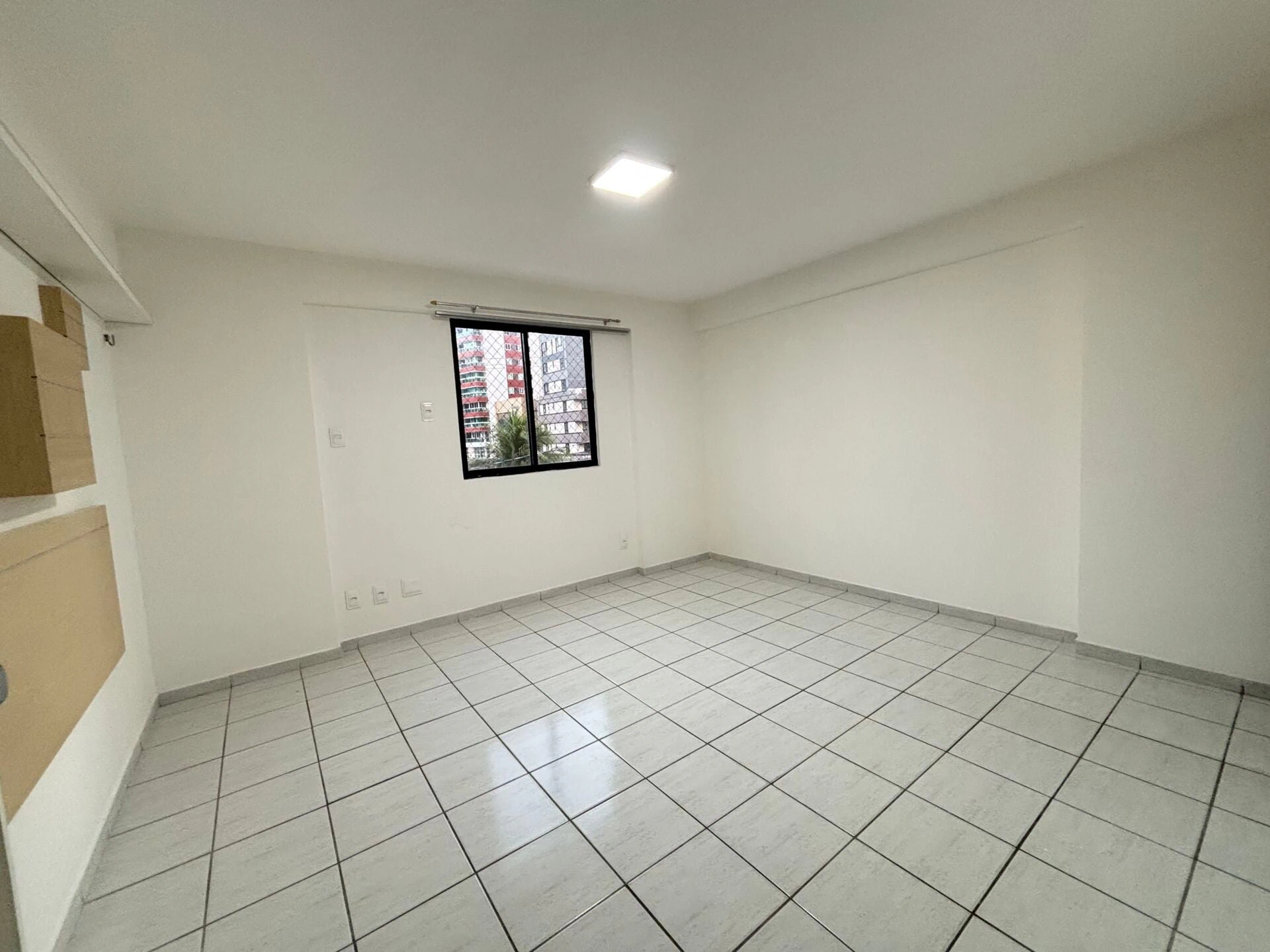 2-bedroom apartment with suite and 1 parking space — photo 4