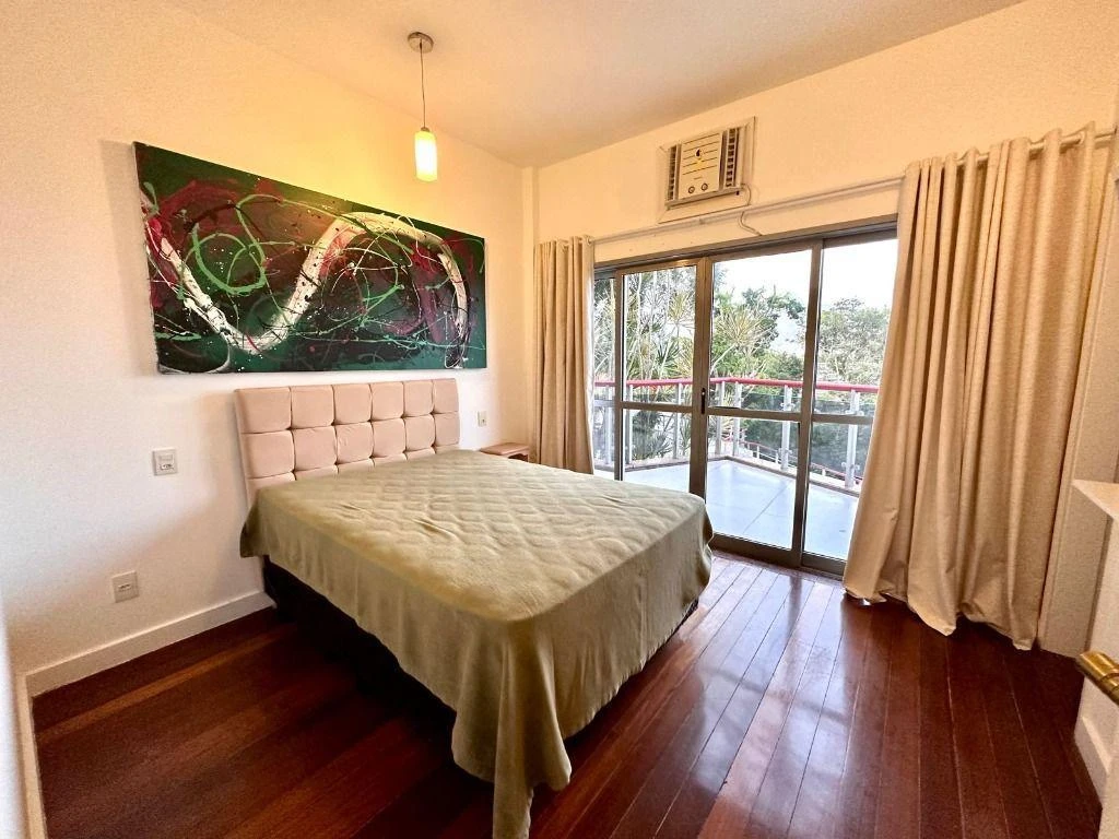 House with 5 bedrooms and 5 bathrooms — photo 16