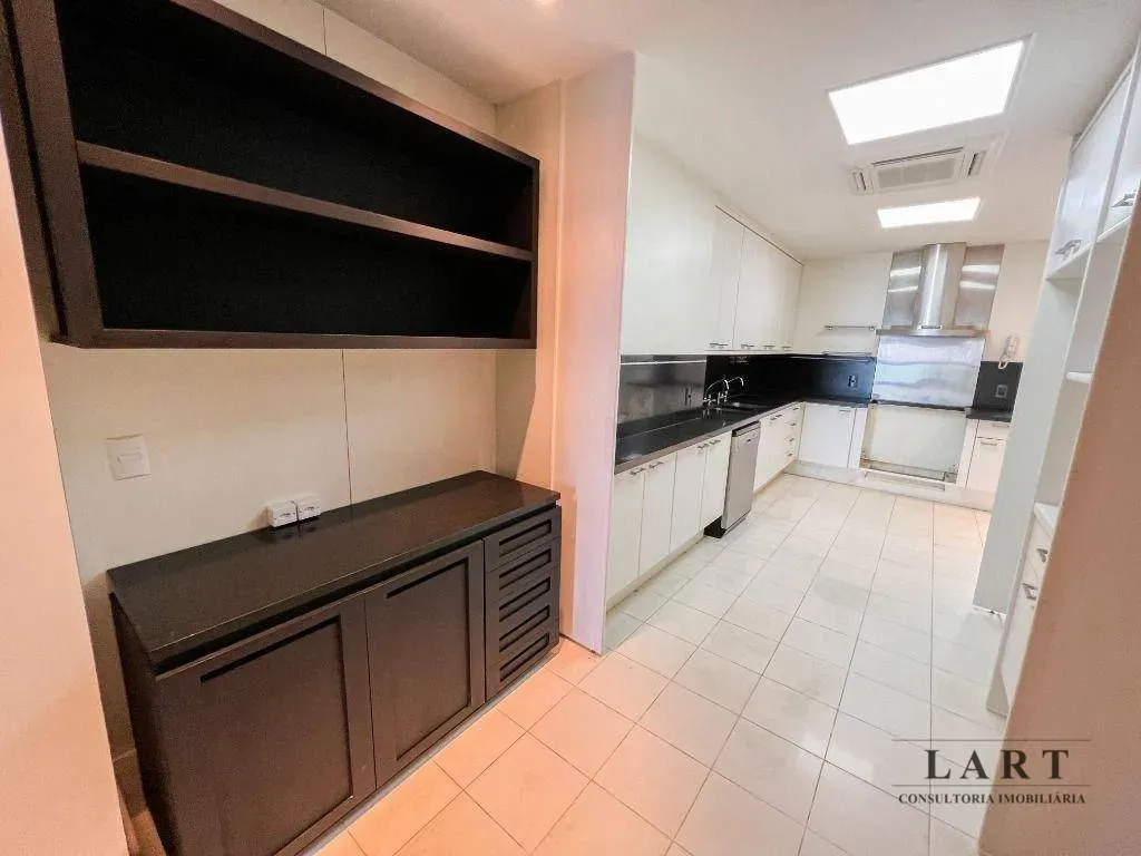 Apartamento com 3 dormitórios e 264 m² com 3 vagas — photo 32