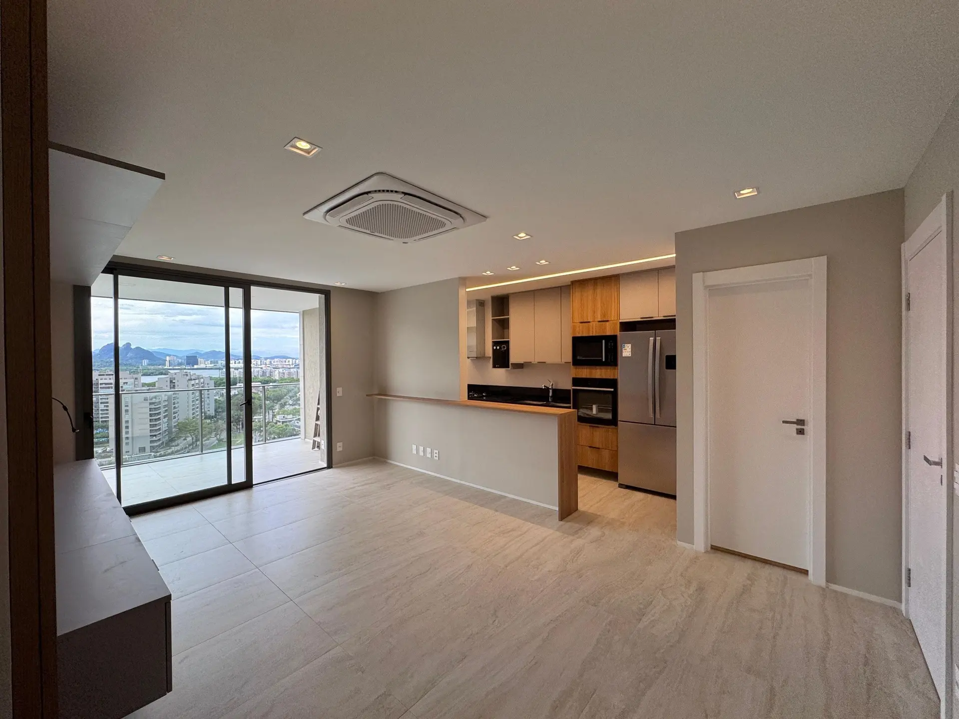 Furnished apartment with 3 en-suite bedrooms and balcony — photo 8