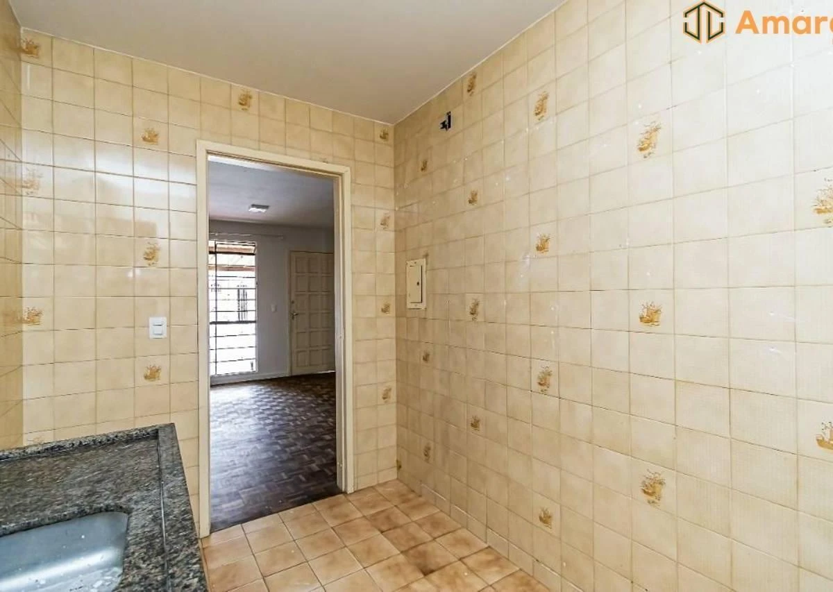 Wood or laminate floors in a 3-bedroom house, 75 m² — photo 5