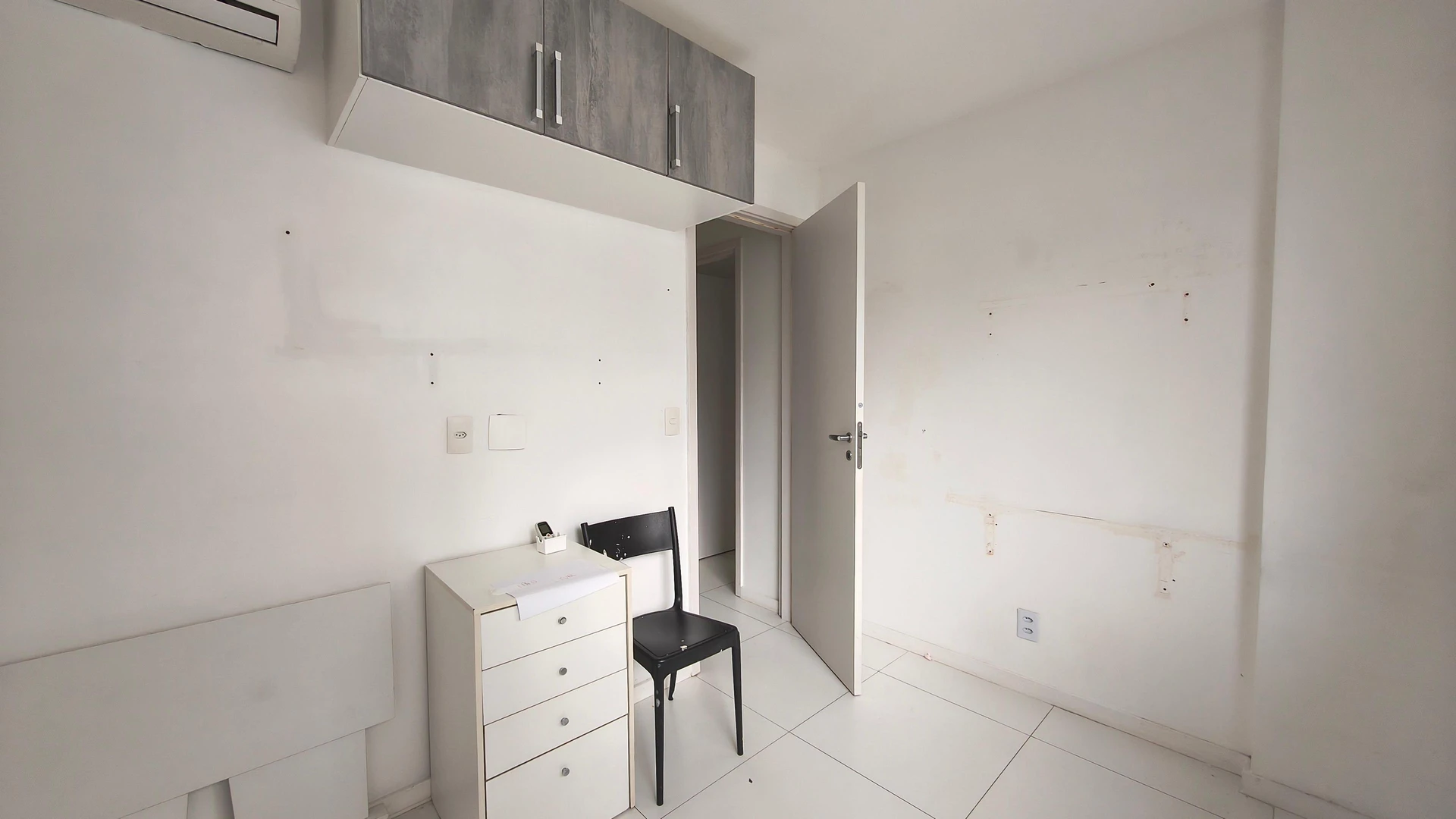Glass-enclosed balcony in a 3-bedroom apartment, 87 m² — photo 30