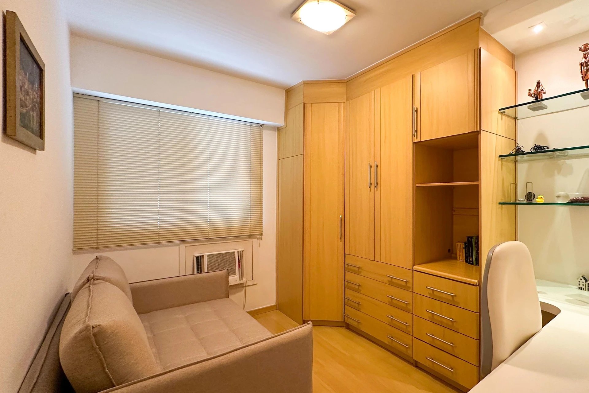 Furnished apartment with 2 bedrooms and built-in wardrobes — photo 6